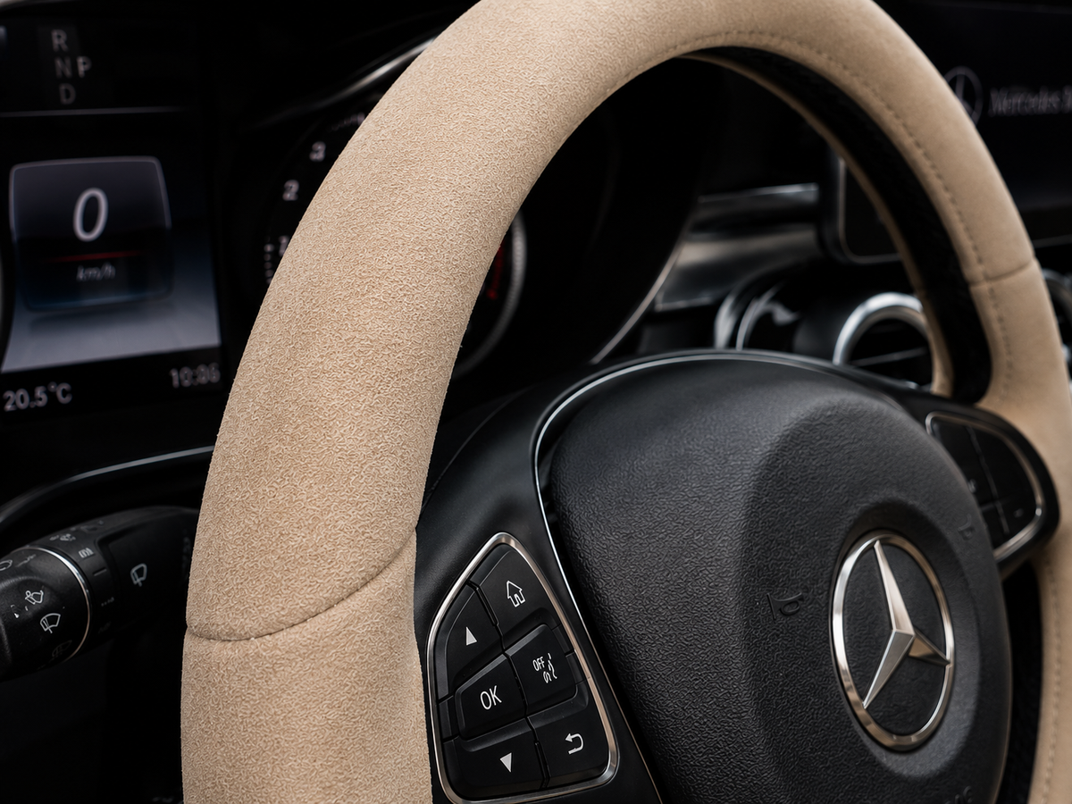 Cubrevolante Suede
