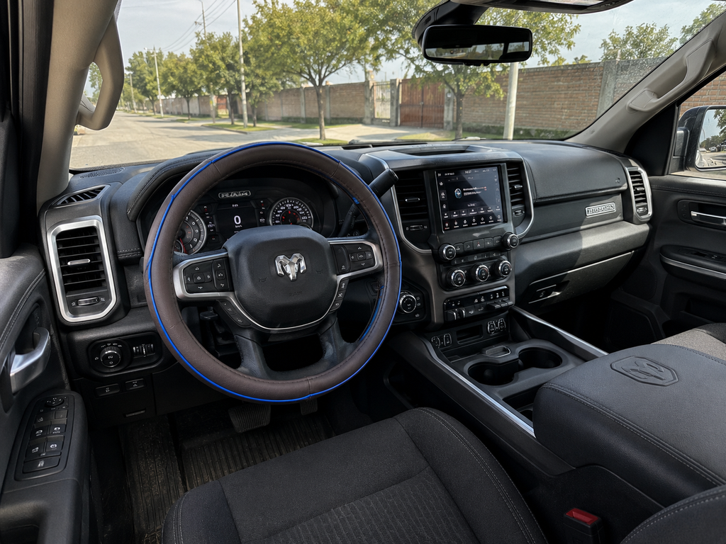 Cubrevolante con Tira Azul para Camioneta