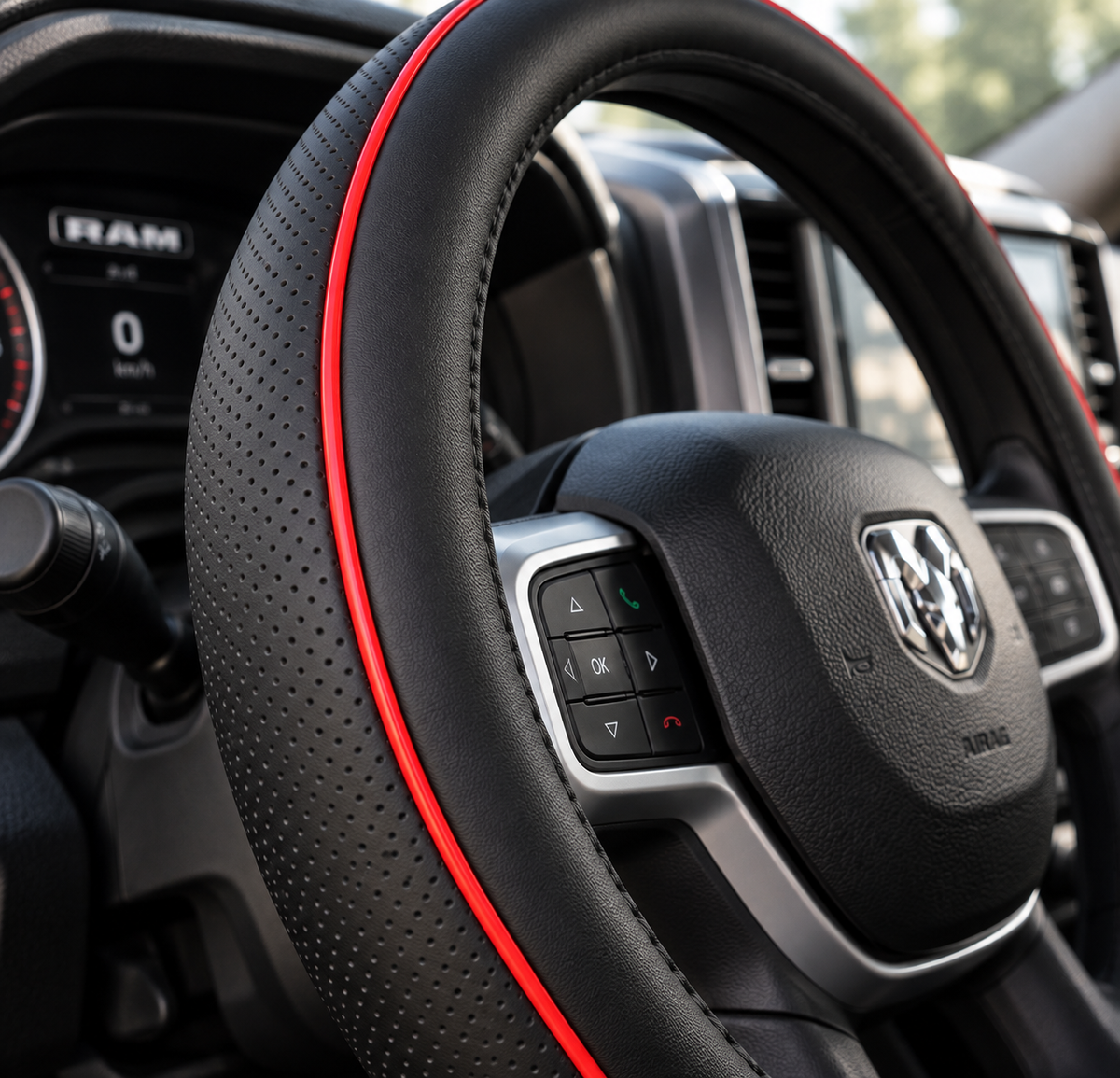 Cubrevolante con Tira Roja para Camioneta